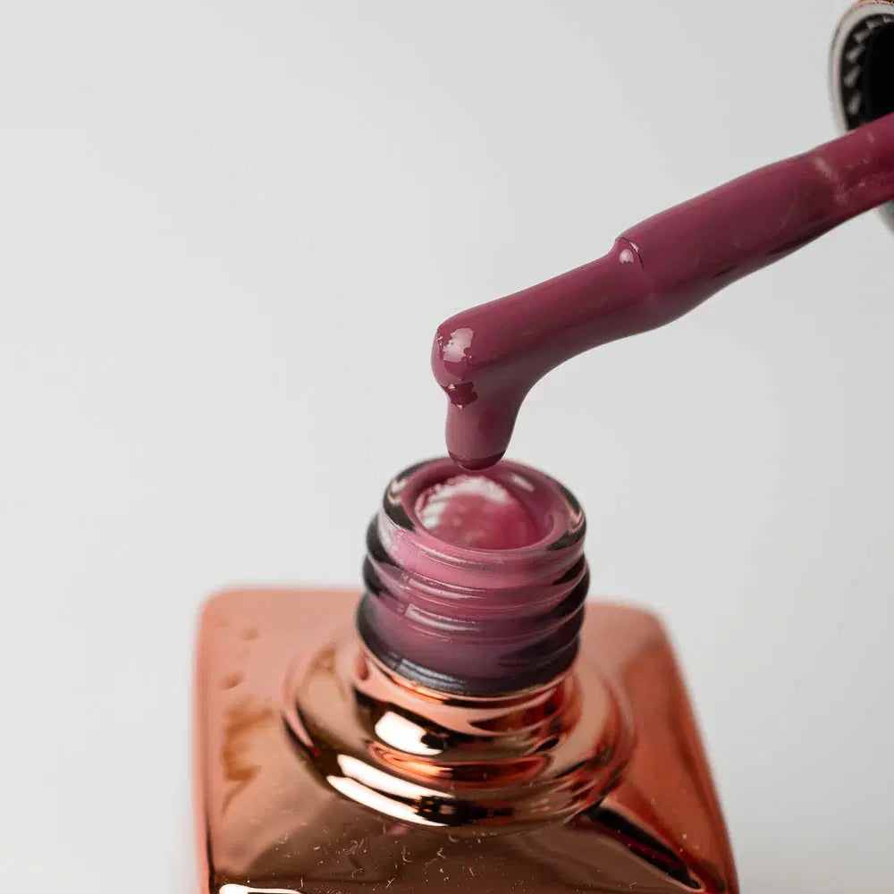 Atena 15 ml  Probieren Sie die Bordeaux-Gel-Lackfarbe Atena!