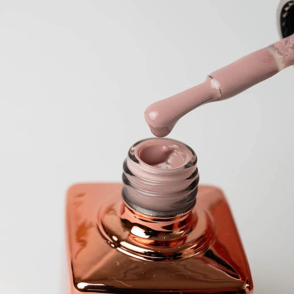 Natural 15 ml – Langanhaltender Gel-Lack in einem zarten, natürlichen Farbton