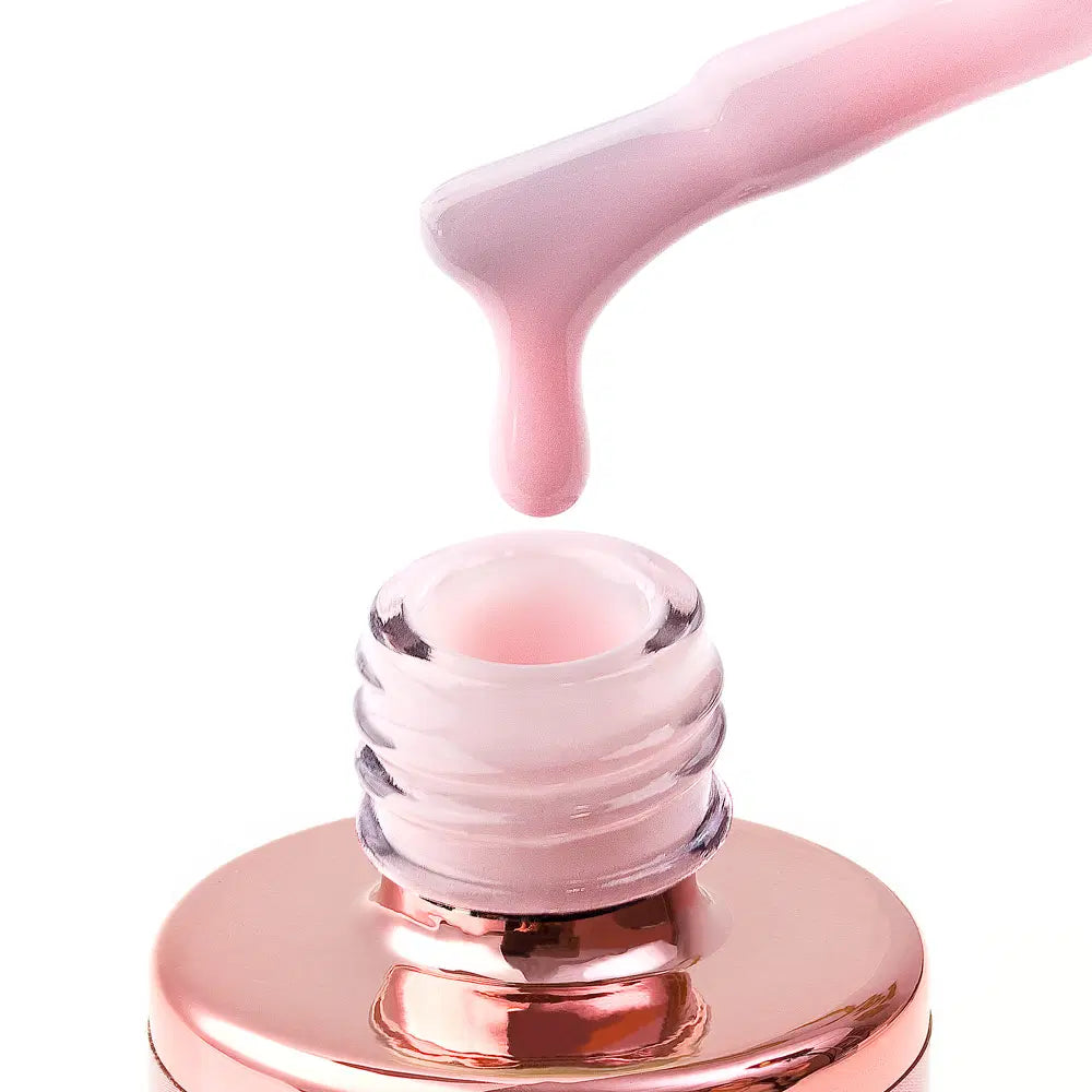 Hard BIAB Blush Milkshake 15 ml – aufbauender Gel-Lack in einem zarten Rosaton