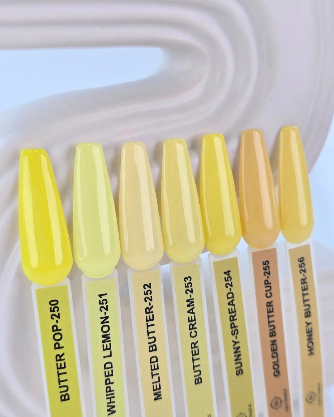 252 – Melted Butter 15 ml – Cremig-gelber UV-/LED-Nagellack
