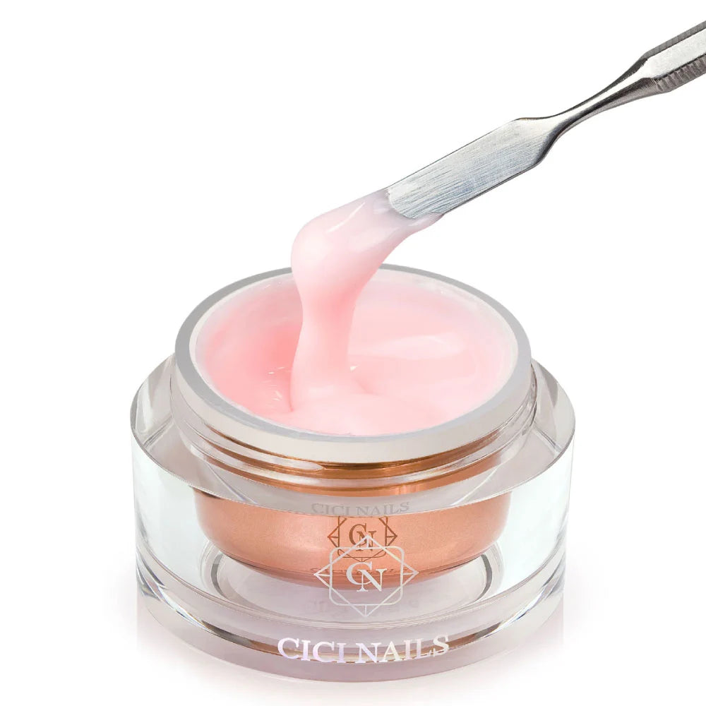 LEVEL UP Hot Girl Gloss – hell milchig-rosa Nuance mit intensivem Hochglanz