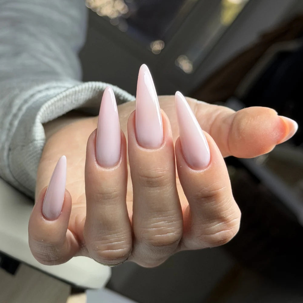 LEVEL UP Strawberry Milk – Aufbaugel in milchig-nude Nuance
